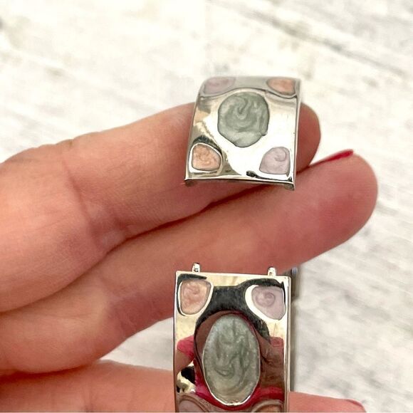 Silver tone colorful swirl spring bracelet - Picture 3 of 7